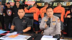 lima-orang-dibekuk-usai-merampas-mobil-mitsubishi-pajero-dari-mahasiswa-di-kota-bekasi-para-pelaku-mendapatkan-fee-jutaan-dari-1747300503862_169